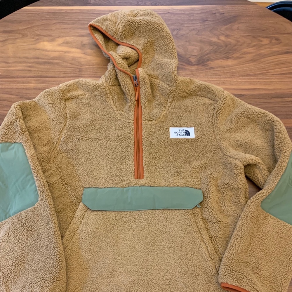 Men’s North Face medium half zip campshire